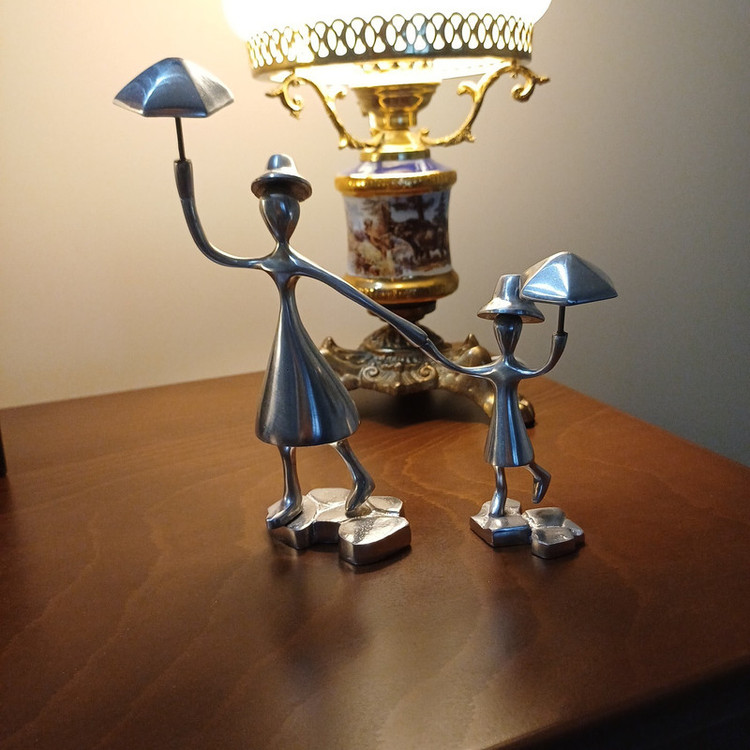 handmade-aluminum-ambrello-sculpture.jpg