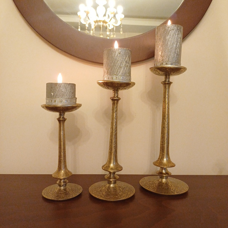 modern-pillar-candle-holder