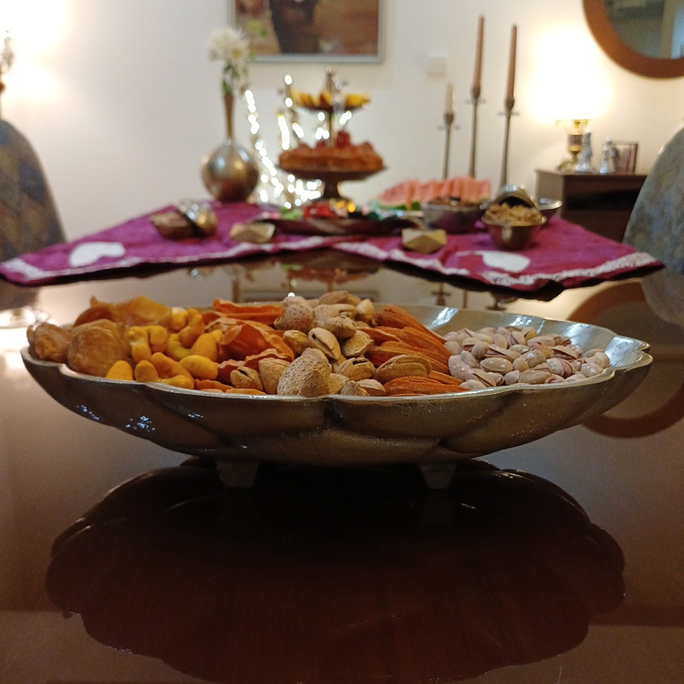 decorative-oval-fruit-bowl-honeycomb
