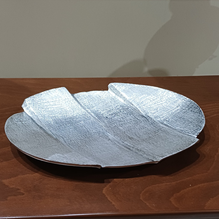 modern-oval-aluminum-fruit-bowl-detail