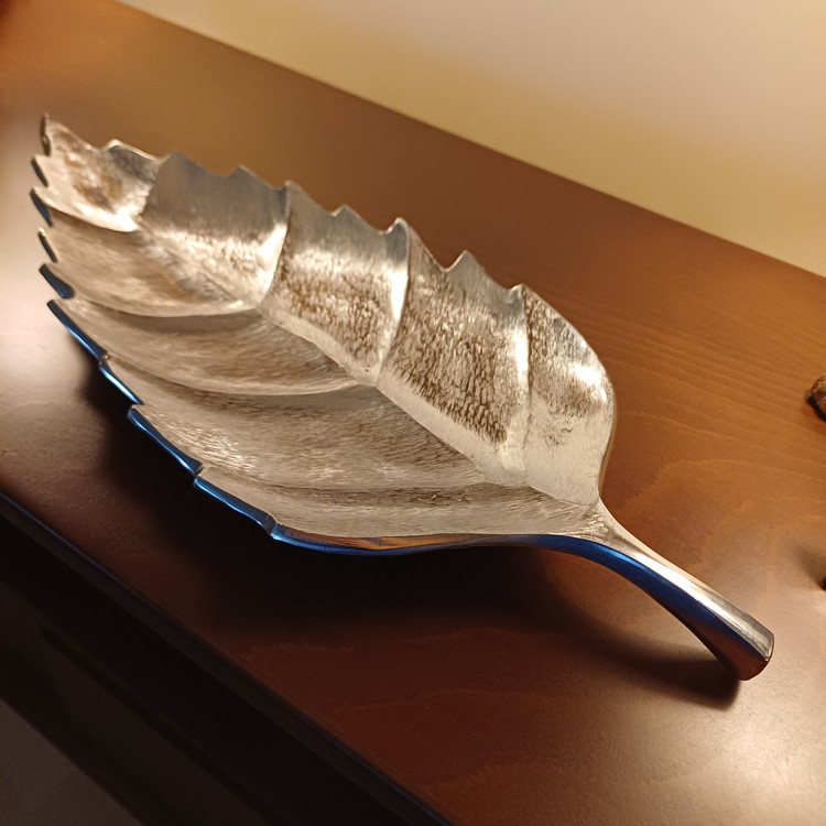 decorative-aluminum-tropical-leaf-bowl.jpg
