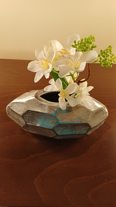 modern-oval-aluminum-vase-stone