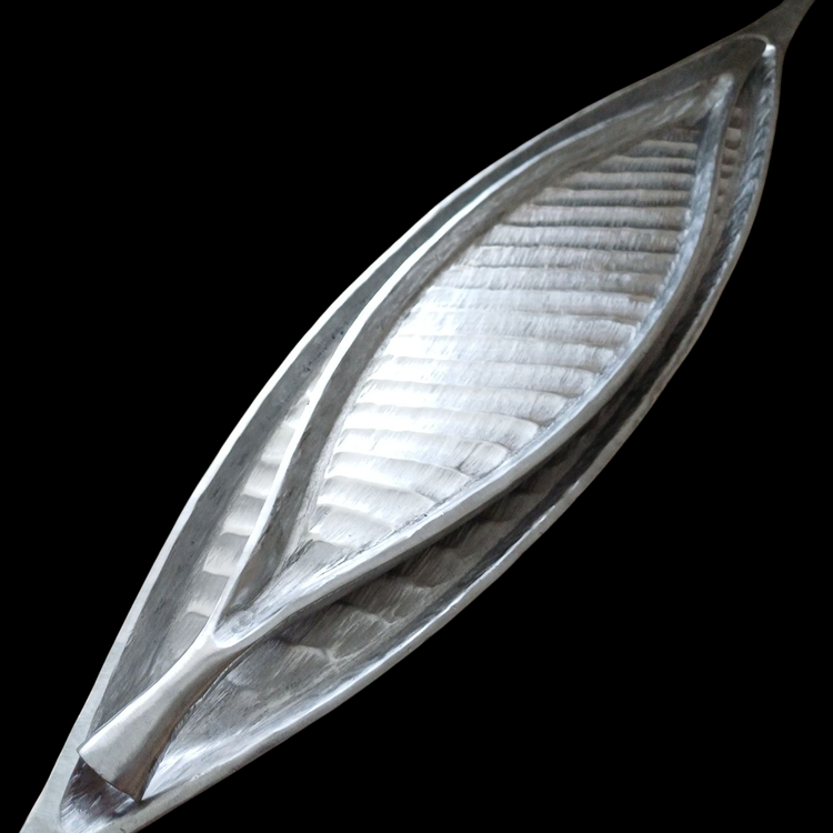 carved-leaf-serving-dish
