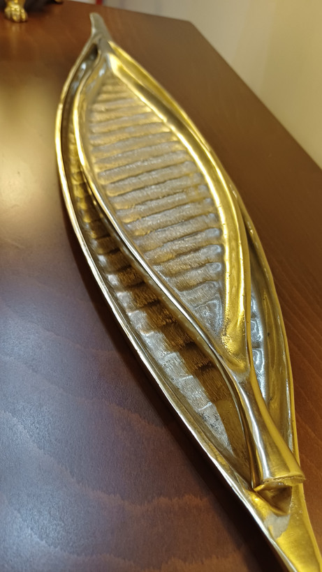 large-leaf-decorative-serving-dish.jpg