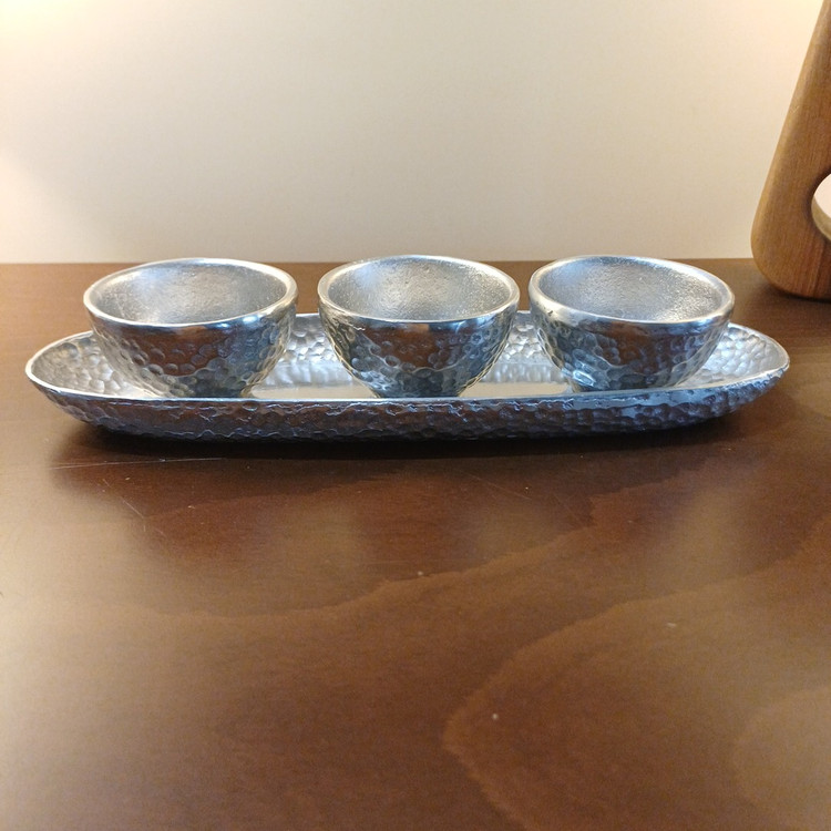 modern-hammered-aluminum-serving-tray.jpg