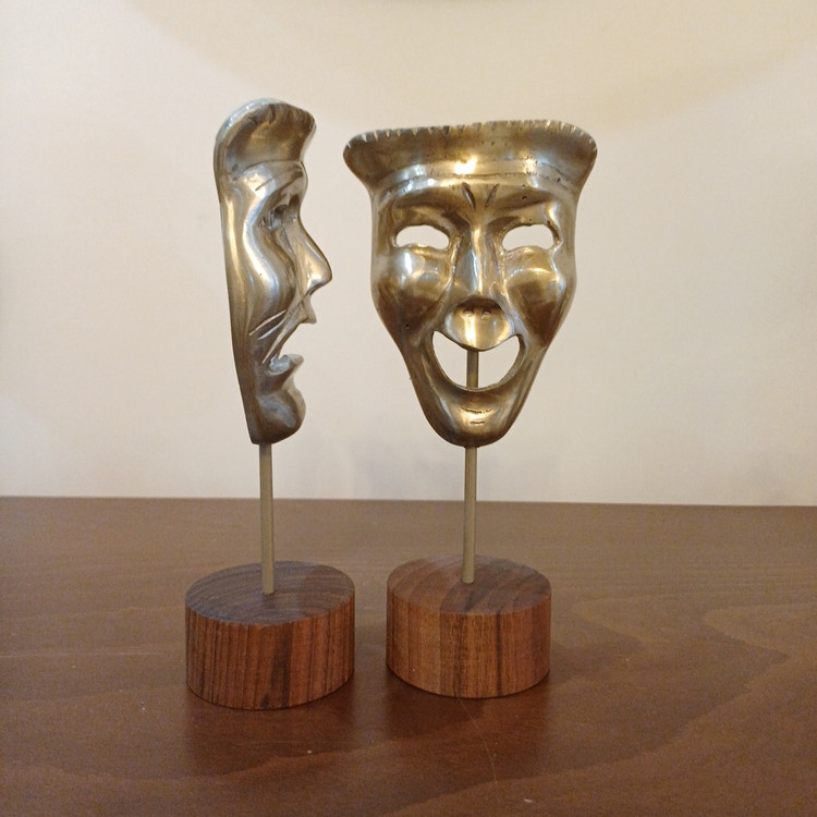 aluminum-wood-conceptual-face-decor.jpg