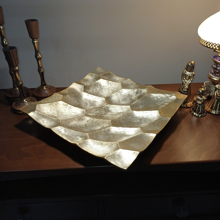 Close-up view of the aluminum honeycomb serving tray texture and glossy finish