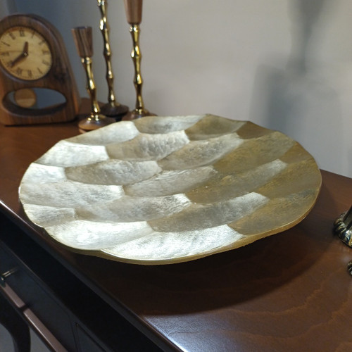 “Close-up of a circular aluminum platter featuring a honeycomb design and raised rim, ideal for organizing nuts and candies.”