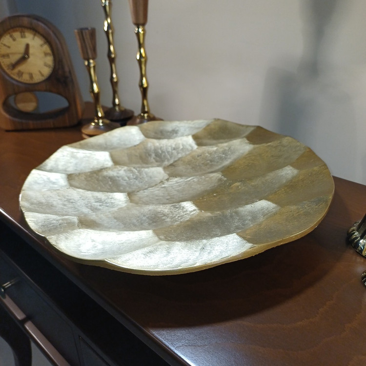 “Close-up of a circular aluminum platter featuring a honeycomb design and raised rim, ideal for organizing nuts and candies.”