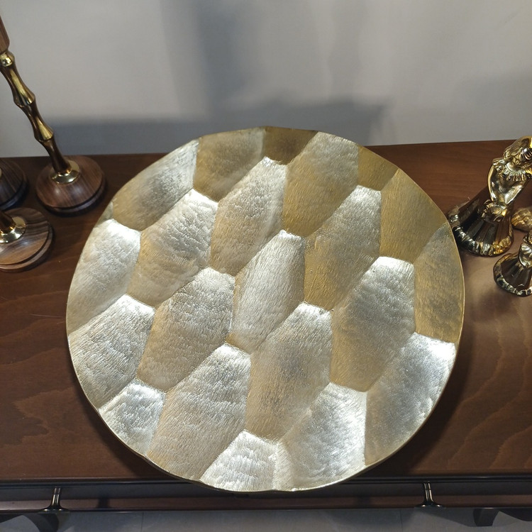 “Stylish aluminum dish with honeycomb pattern and smooth edges, suitable for serving dried fruits and chocolates.”