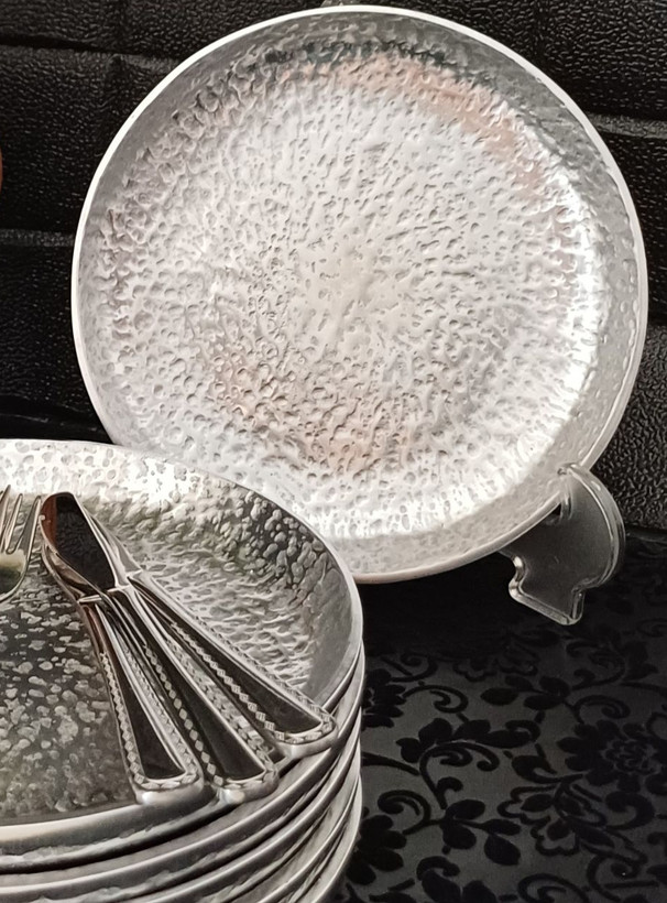 “Hammered Aluminum Serving Plate - Alumis Luxury”