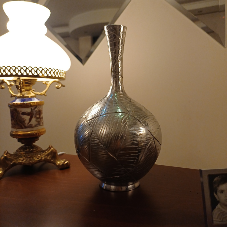 Vinah decorative aluminum vase with wheat design, standing as a sculptural centerpiece for modern living room décor.