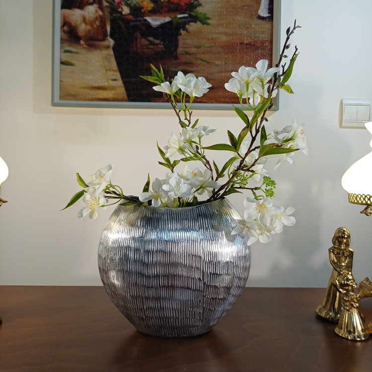 “Luxurious aluminum decorative vase, ‘Mahtab’ model. Abstract design with vertical ribbed texture and a unique knot-inspired handle, evoking moonlight.”