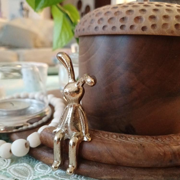 aluminum-sitting-rabbit-figurine.jpg