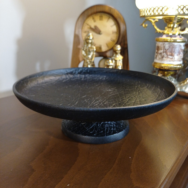 Close-up of aluminum serving tray Art Line model showing textured modern artistic surface pattern
