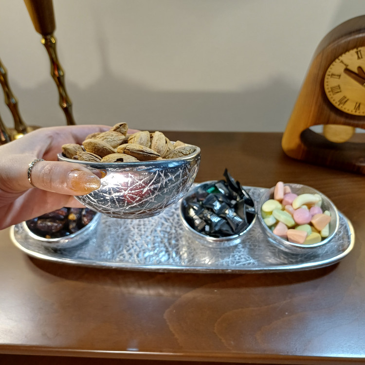 luxury-linear-aluminium-dish-for-snacks.jpg