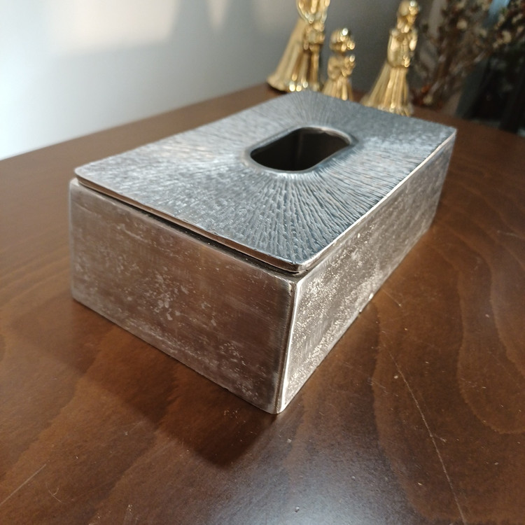 Modern aluminum tissue box cover featuring elegant liner pattern and premium finish