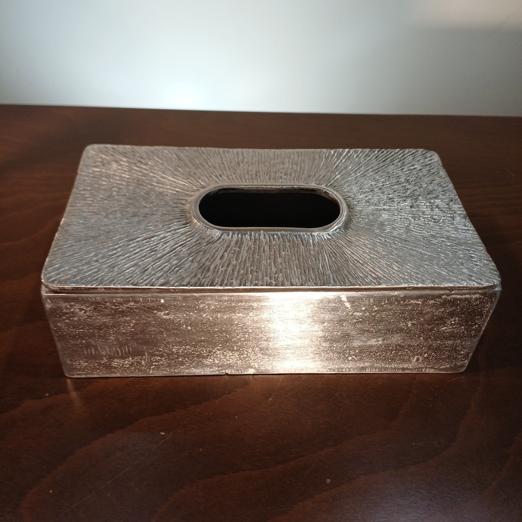 Premium liner aluminum tissue box cover ideal for luxury table and office decor