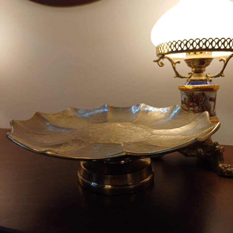 Aluminum cake stand with base and linear detailing, suitable for serving cakes, pastries, and desserts.
