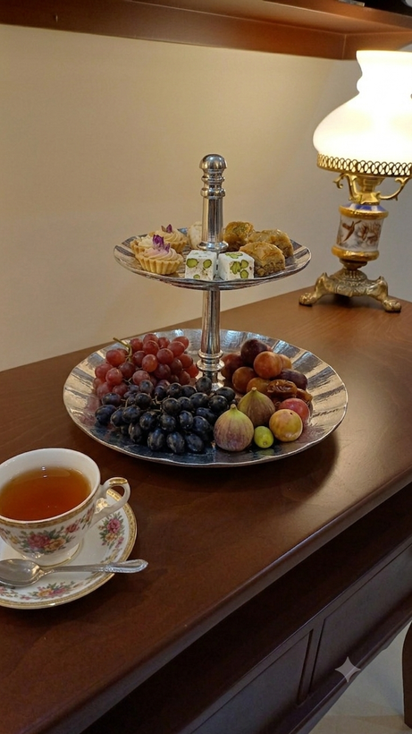 modern-two-tier-aluminum-serving-dish.jpg