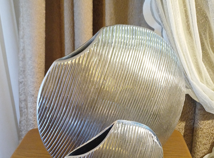 luxury-kazrah-aluminum-vase.jpg