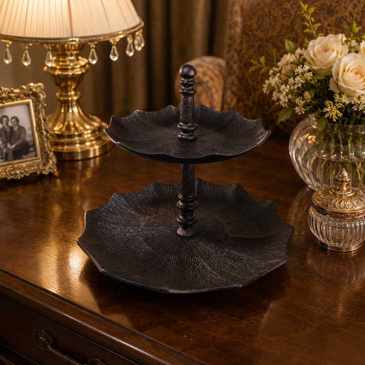 Luxury Liner aluminum serving stand for cakes and desserts